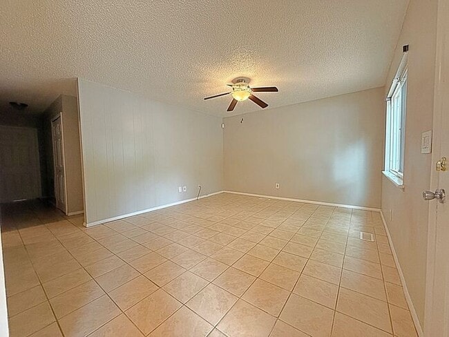 Building Photo - 3 bedroom ranch home nestled in a cul-de-sac!
