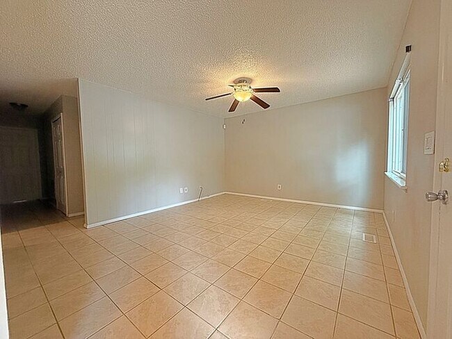Foto del edificio - 3 bedroom ranch home nestled in a cul-de-sac!