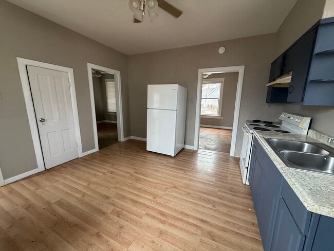 Building Photo - 1 Bedroom/1 Bath House. Garage & Fenced in Yard!