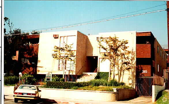 Foto del edificio - 3115 Montrose Ave
