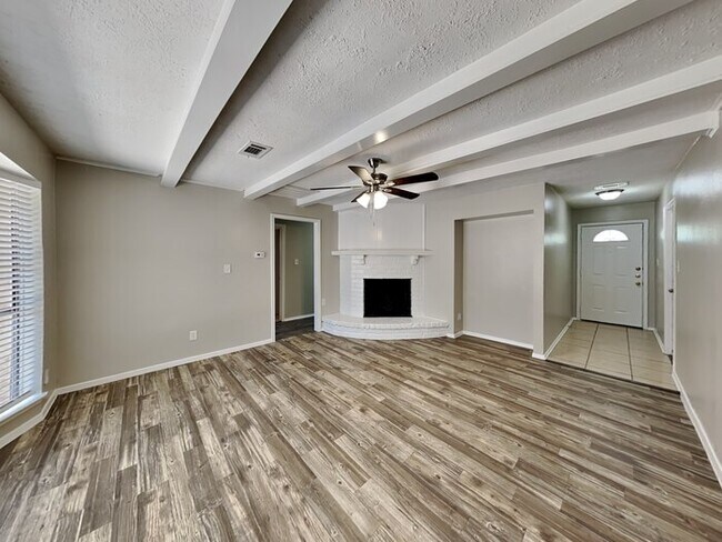 Foto del edificio - 809 Lochmoor Ln