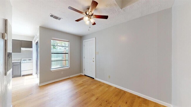 Foto del edificio - 725 Peppertree Dr