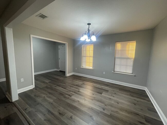 Building Photo - 3BR/2BA Located in Miller Farms Subdivision Across from MAFB!