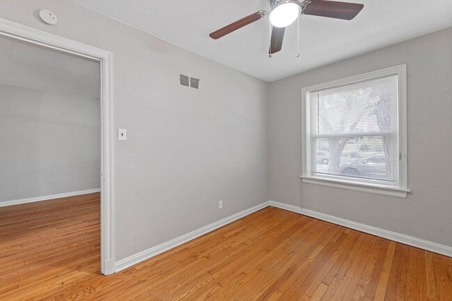 Building Photo - 3412 Lawn Ave
