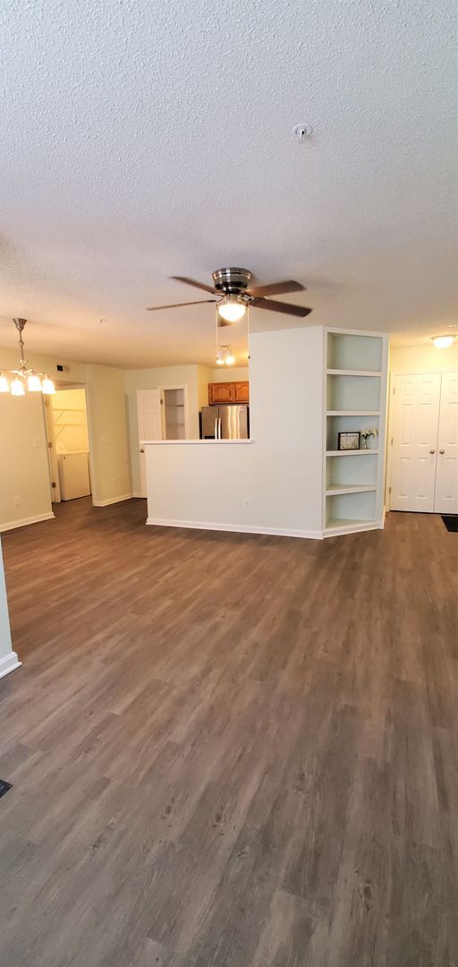 Building Photo - 214 Quietwood Dr