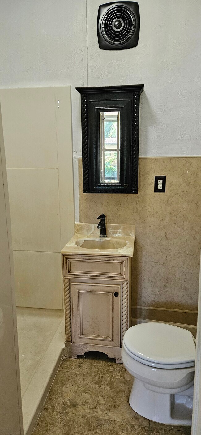 Foto del edificio - 129 N Bergan Ave