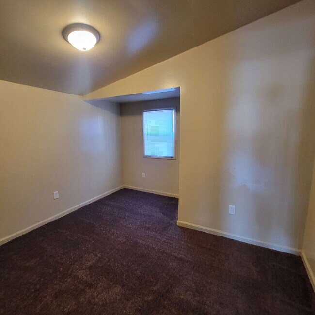 Building Photo - West Indy 3BR House ready to LEASE!