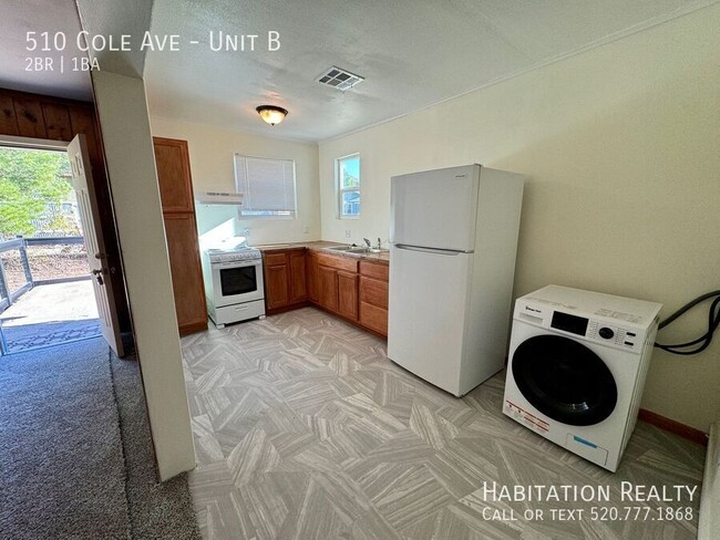 Building Photo - Beautifully Renovated 2bd/1ba Home at the ...