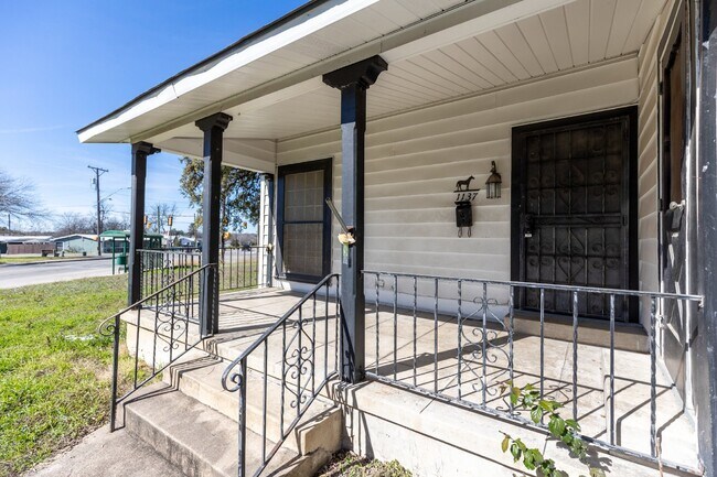 Building Photo - 1137 Donaldson Avenue