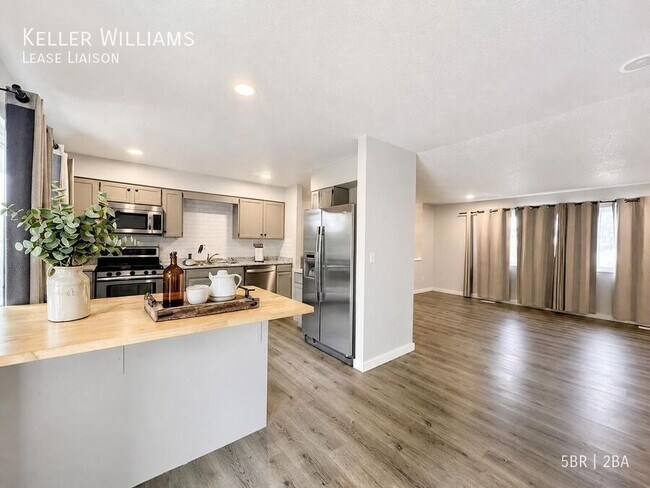 Building Photo - 1105 Mt View Ln
