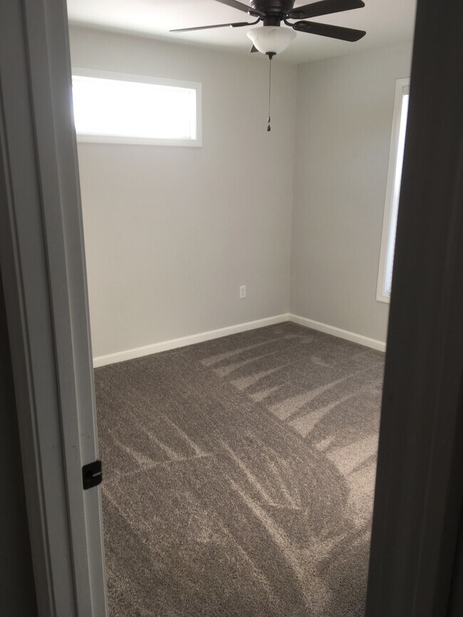 Bedroom 1, carpet, ceiling fan, transom - 3 Amos Dr