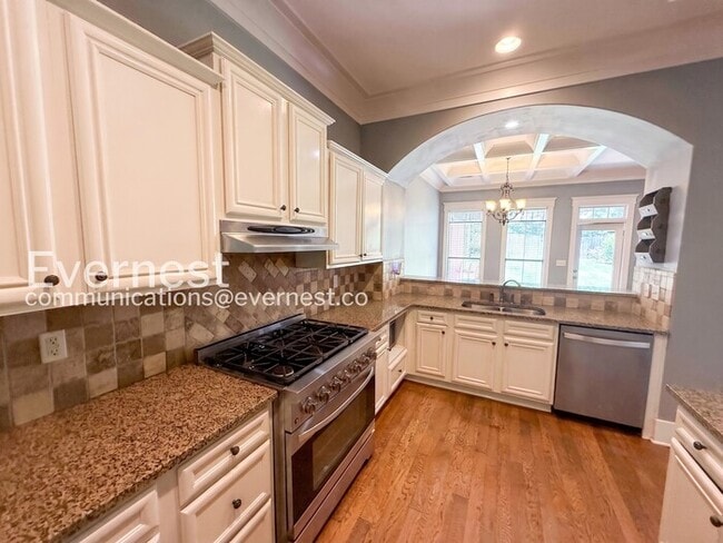 Building Photo - Comfort Meets Modern Convenience with Fireplace / 3 Beds & 2.5 Bath / Available Now