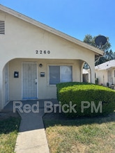 Building Photo - 2260 Glen Ave
