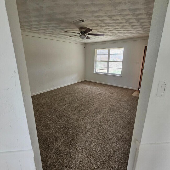 Foto del edificio - 4006 Hooper Dr