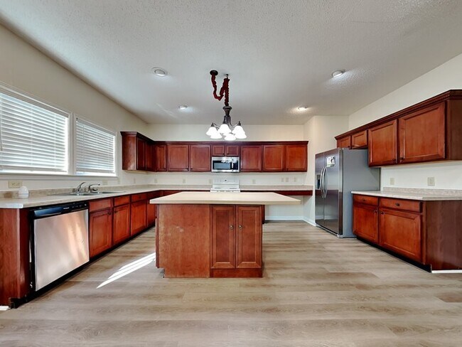 Foto del edificio - 915 Brookstone Dr