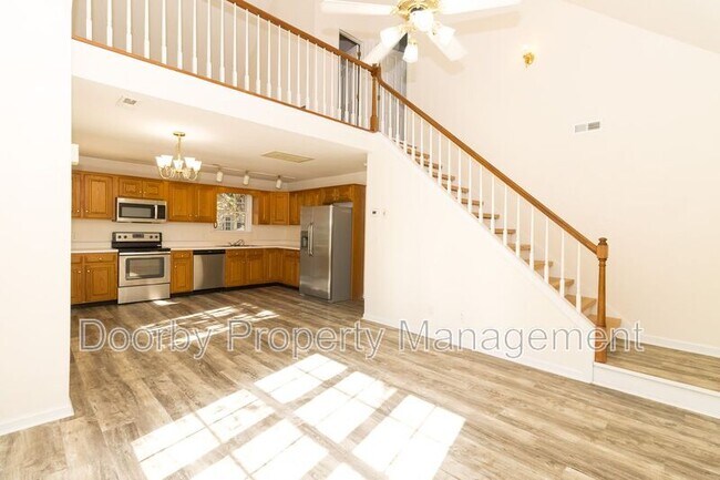 Foto del edificio - 1004 Roselawn Dr