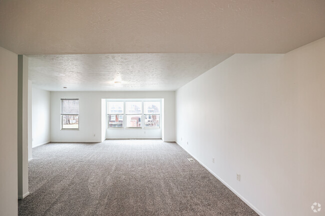 3BR, 1.5BA - 1100SF - Living Room - Lakeview Place