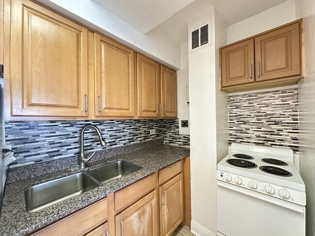 Foto del edificio - 4180 N Marine Dr