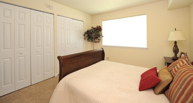 Bedroom - Horizons at Indian River Apartment Homes