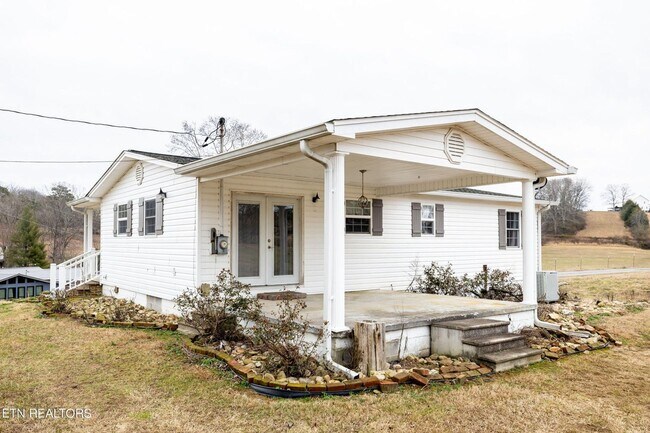 Building Photo - Sweetwater 37874 - 2 bedroom, 1 bath home ...