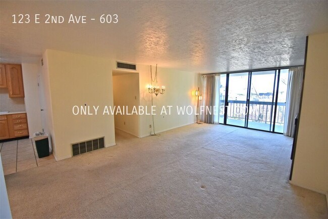 Foto del edificio - Stunning 2 Bed Downtown Condo! No Deposit ...