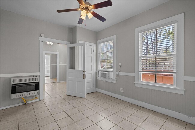 Foto del edificio - Cozy 1-bedroom 1-batn duplex on Galveston Island