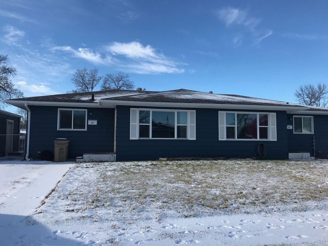 Primary Photo - 2 Bedroom Duplex!