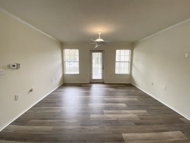 Building Photo - First Floor Living! One Bedroom Apartment in The Reserve at Woodbridge
