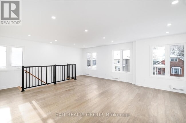 Photo du bâtiment - 211 Dundas St W