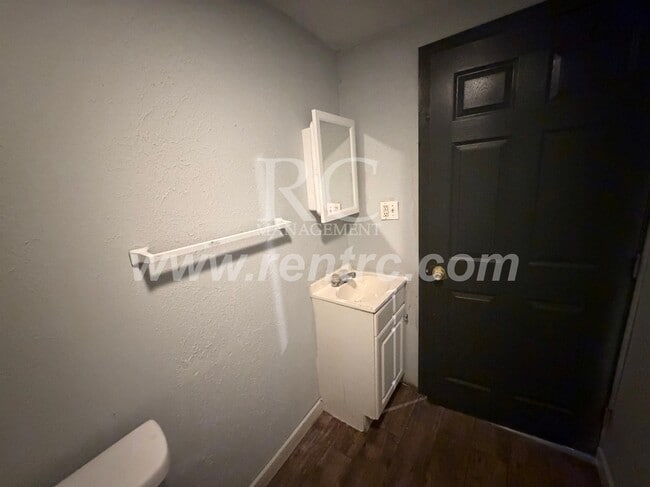 Building Photo - 612 Wayne-