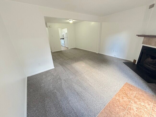 Foto del edificio - 3725 Sugar Creek Cir