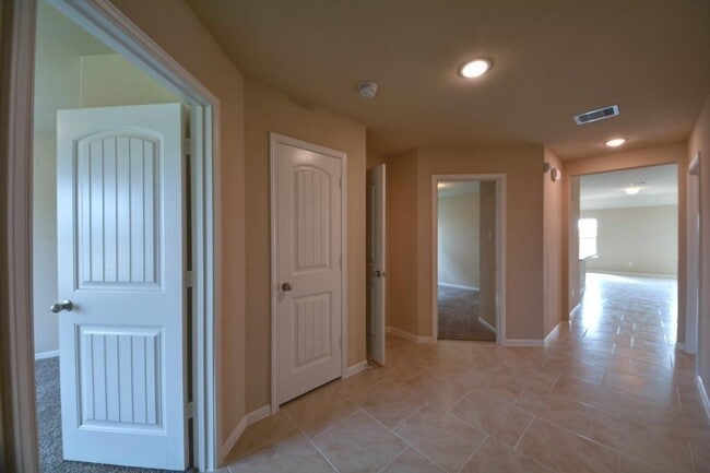 Building Photo - 29210 Jacobs River Dr