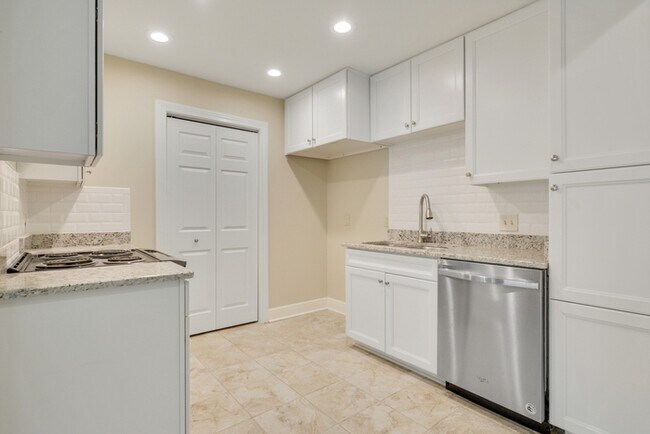 Building Photo - 766 Fawn Lake Dr