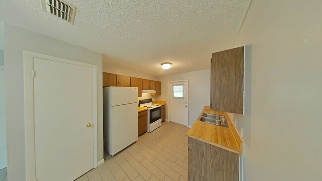 Foto del edificio - Beautiful 2 Bed 1 Bath Close to Town