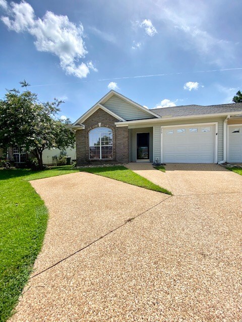Building Photo - 230 Huntington Pointe Dr