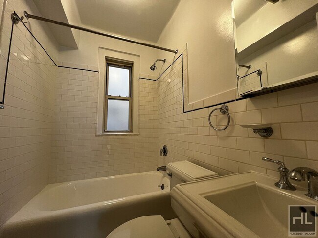 Building Photo - EAST 10 STREET