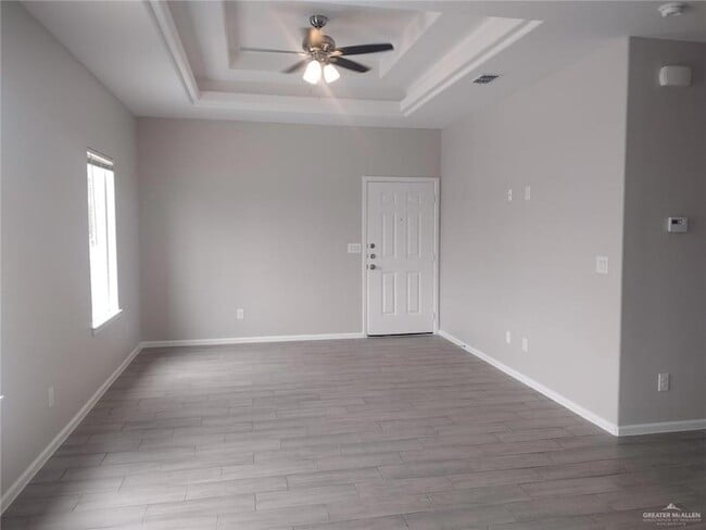 Building Photo - 1409 Shavano Dr