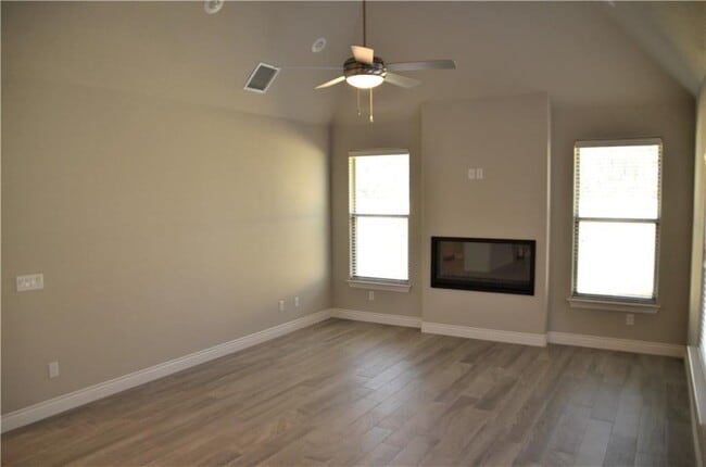 Building Photo - 1800 SW Riverstone Rd