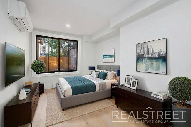 Foto del edificio - Stunning Spacious 2 Bed Garden Apt!