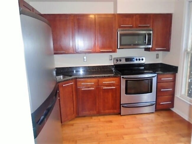 Building Photo - 1211 S Linwood Ave