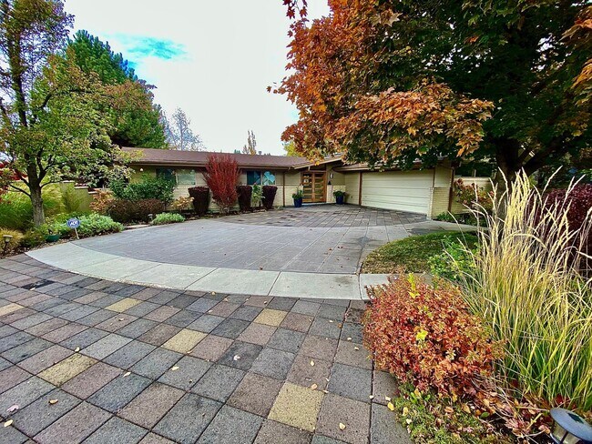 Foto del edificio - Stunning, 4 Bedroom, 3500 Square Foot, Highland's Home in Boise's North End