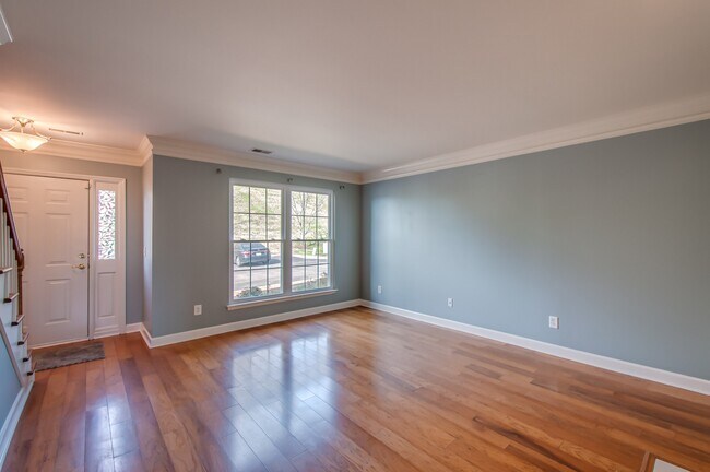 Building Photo - 1625 Brentwood Pointe