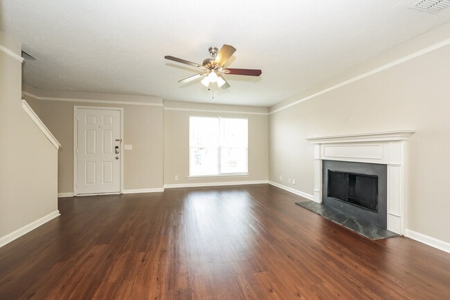 Building Photo - 1531 St Andrews Dr