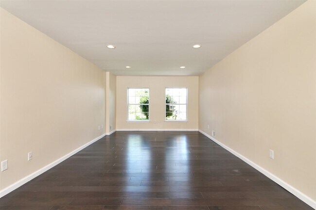 Building Photo - 26 Bergen Ridge Rd