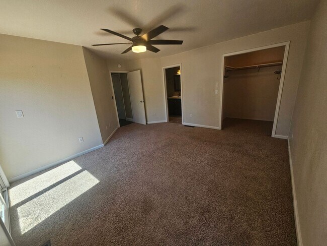 Foto del edificio - 19055 Ravenhill Rd