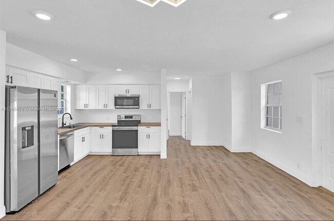 Building Photo - 1150 SW 46th Ave