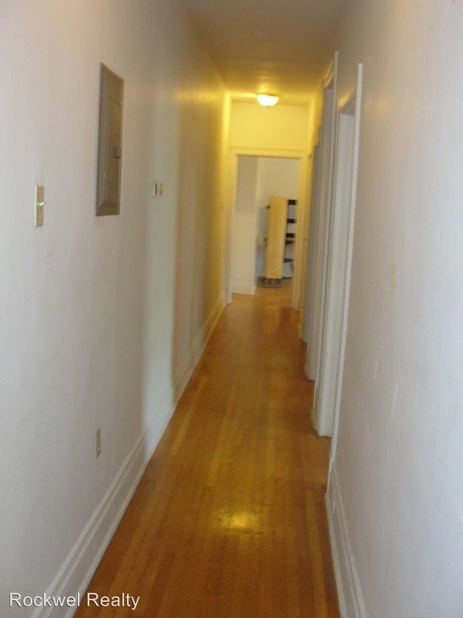 Building Photo - 5544 Fair Oaks St