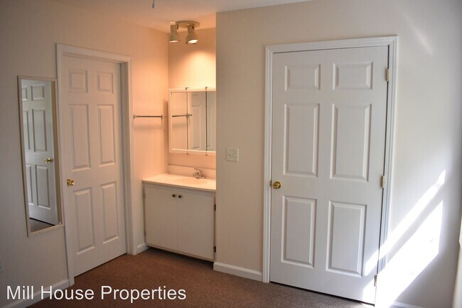 Building Photo - 93 Citadel Dr