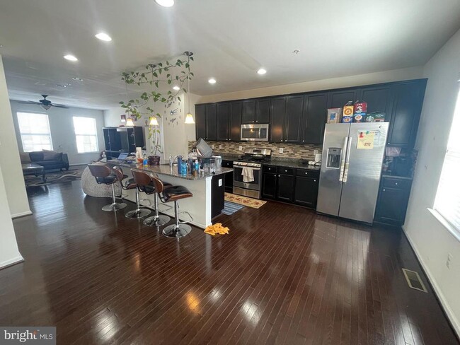 Building Photo - 7883 River Rock Way