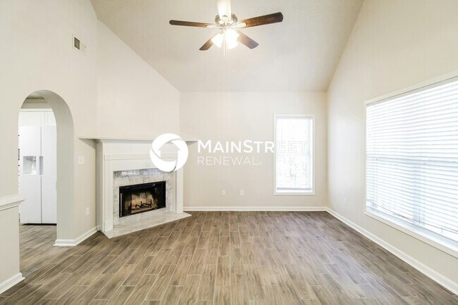 Foto del edificio - 3 Bedroom Pet-Friendly Home in Covington, GA with Main Street Renewal